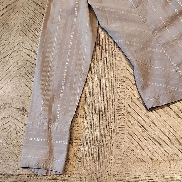 Tan collared button down stretch shirt size M - Picture 2 of 10